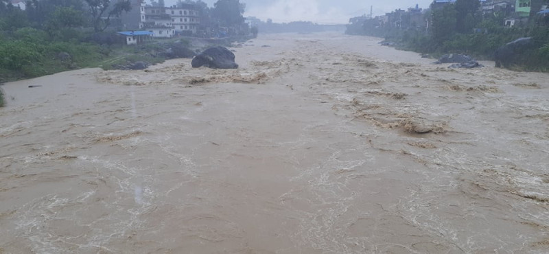 कोशी र तिनाउ नदीमा पानीको बहाव खतरा तहमा